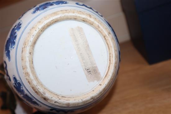 A Chinese blue and white jar, height 17cm